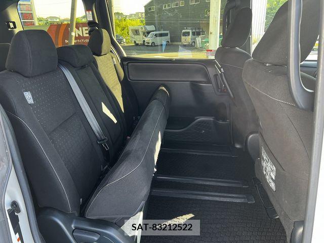 Toyota VOXY 2018-11 289224-17