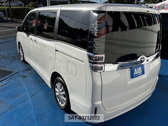 Toyota VOXY 2018-11 289224-5