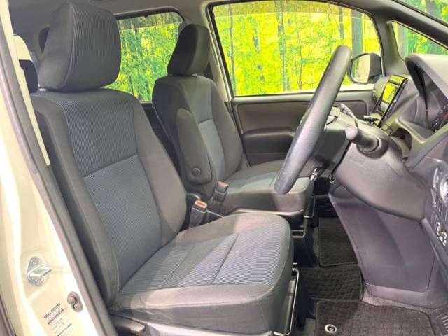 Toyota VOXY 2018-10 22477-8