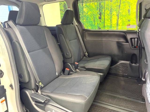 Toyota VOXY 2018-10 22477-9