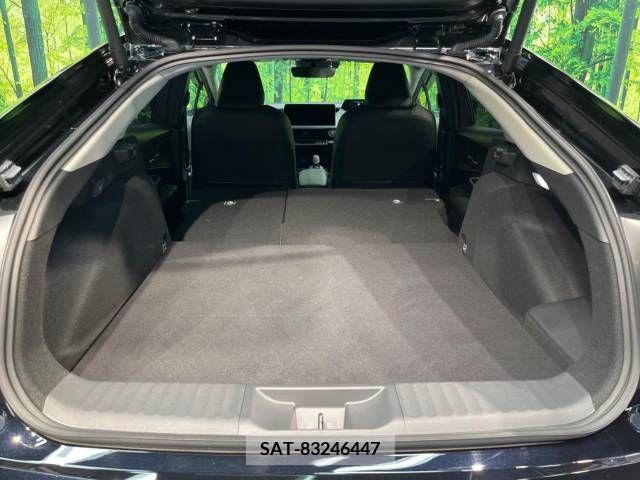 Toyota PRIUS 2023-05 366365-11