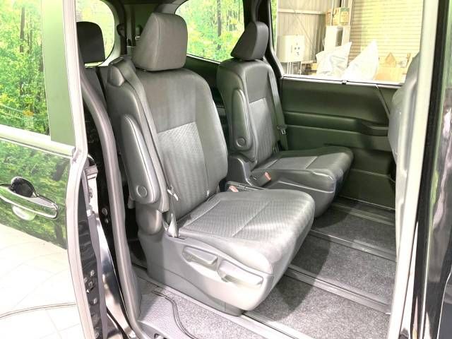 Toyota VOXY 2023-05 186041-9