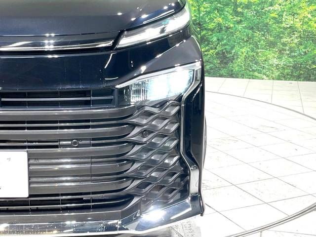 Toyota VOXY 2023-05 186041-12