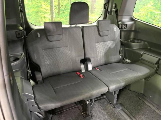 Toyota VOXY 2023-05 186041-10