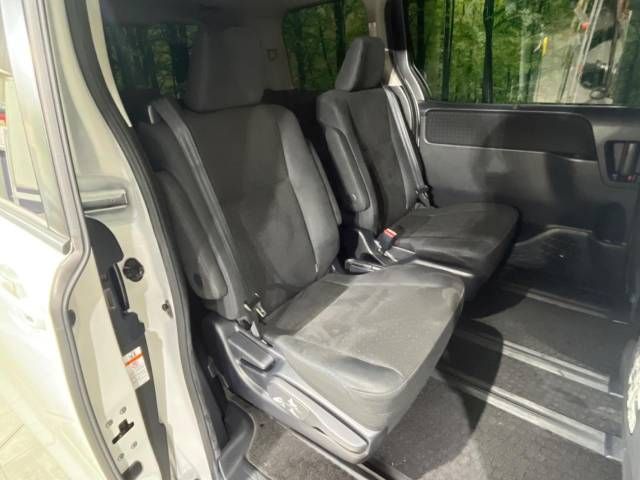 Toyota NOAH 2015-03 193233-9