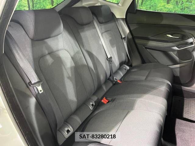 Jaguar E-PACE 2018-06 315773-12