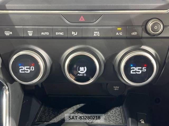 Jaguar E-PACE 2018-06 315773-10