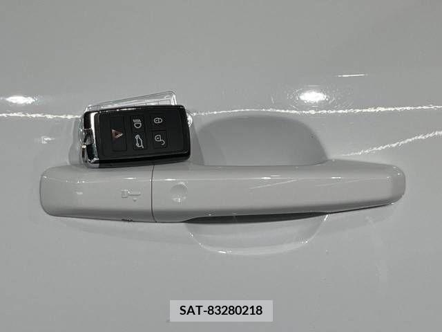 Jaguar E-PACE 2018-06 315773-8