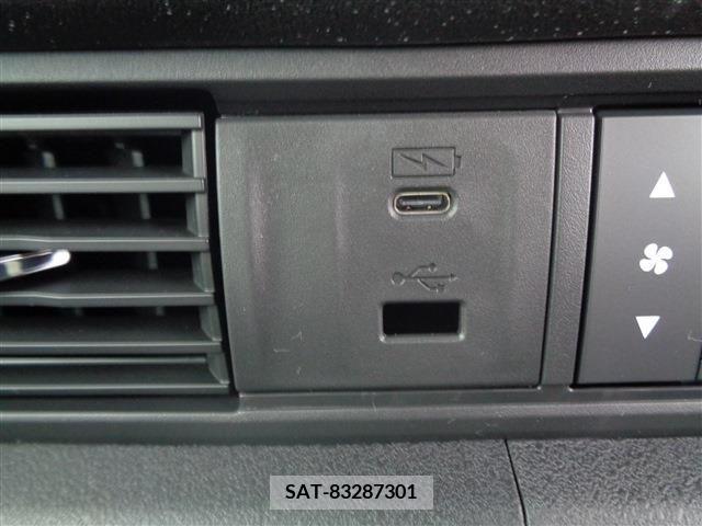 Honda N BOX CUSTOM 2023-12 249903-14