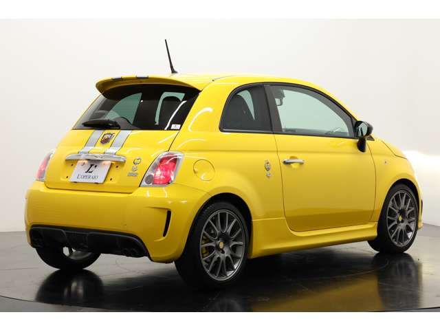 Abarth 695 2011-11 194658-1