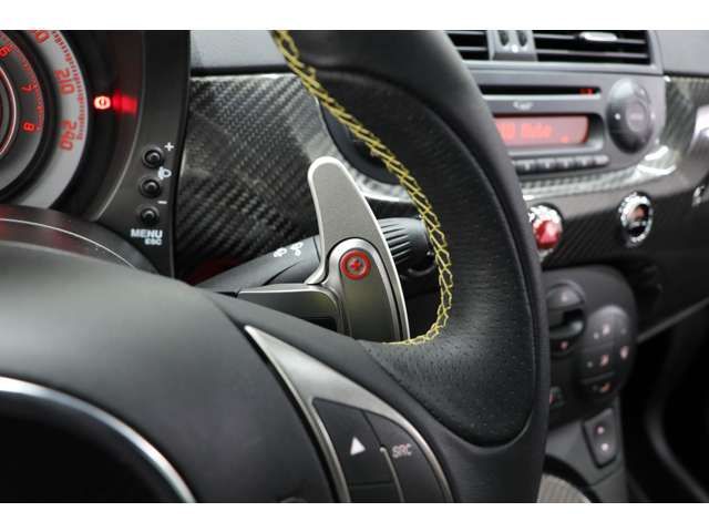 Abarth 695 2011-11 194658-11