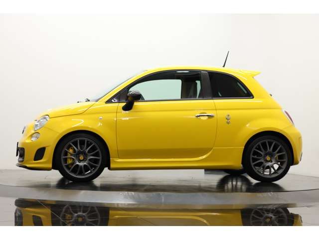 Abarth 695 2011-11 194658-17