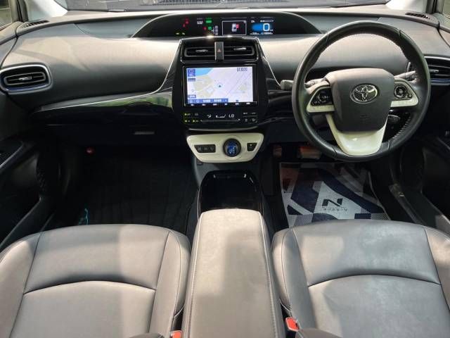 Toyota PRIUS 2016-09 8902-1