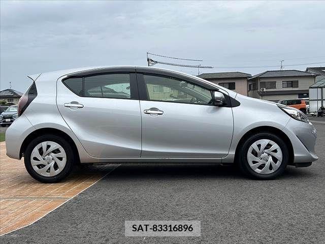 Toyota AQUA 2021-02 260578-11