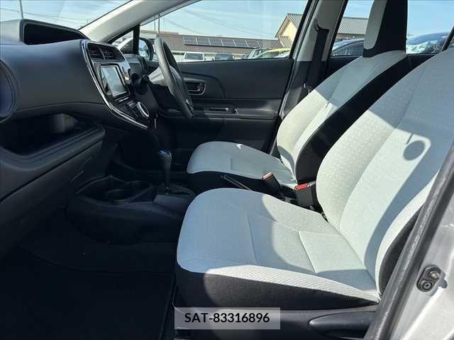 Toyota AQUA 2021-02 260578-16