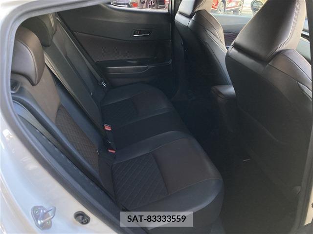 Toyota C-HR 2017-08 264391-14