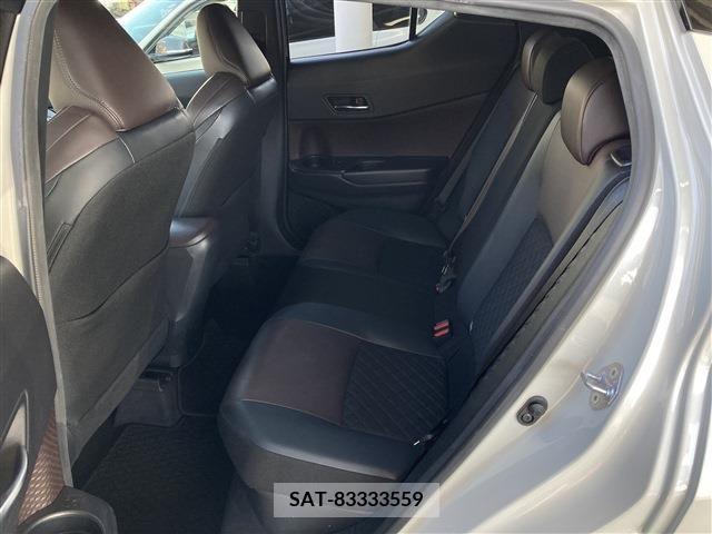 Toyota C-HR 2017-08 264391-15