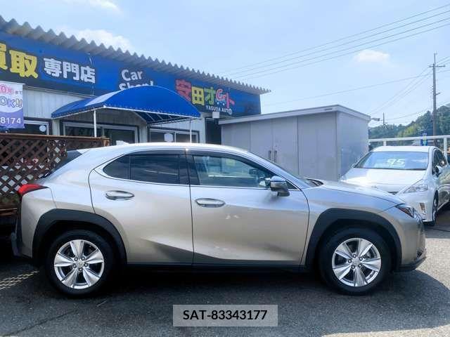 Lexus UX 2019-09 363061-6