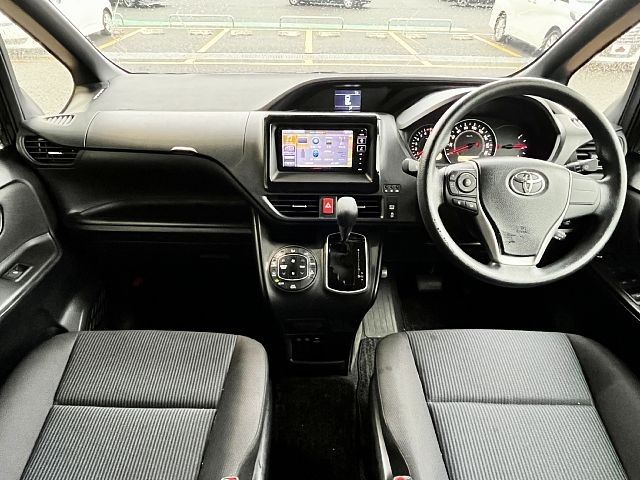 Toyota VOXY 2019-03 10270-1