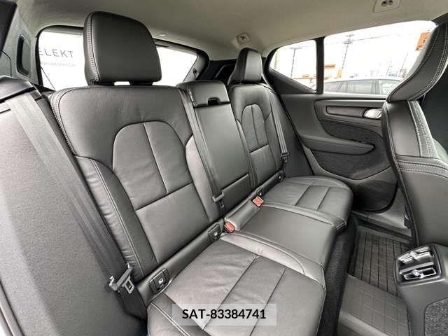 Volvo XC40 2022-11 320637-11
