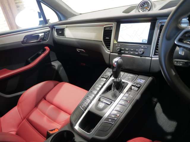 Porsche MACAN 2017-05 4834-15