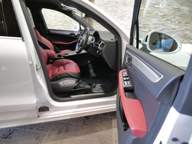 Porsche MACAN 2017-05 4834-18