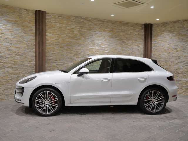 Porsche MACAN 2017-05 4834-5