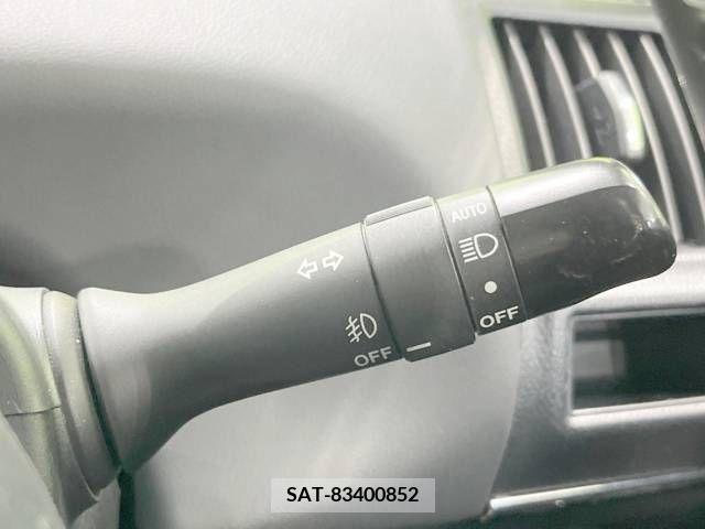 Toyota PRIUS ALPHA 2018-01 215289-6