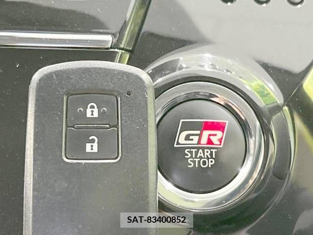 Toyota PRIUS ALPHA 2018-01 215289-4