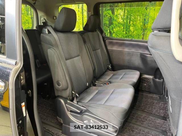 Toyota VOXY 2016-12 338204-9