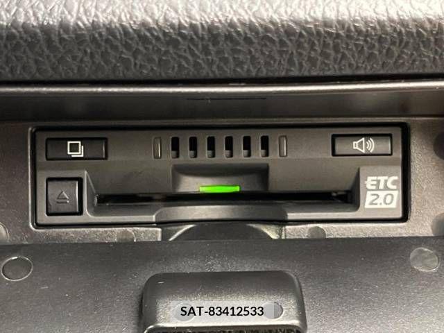 Toyota VOXY 2016-12 338204-7