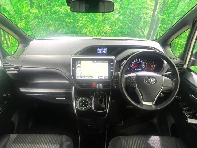 Toyota VOXY 2018-04 10567-1