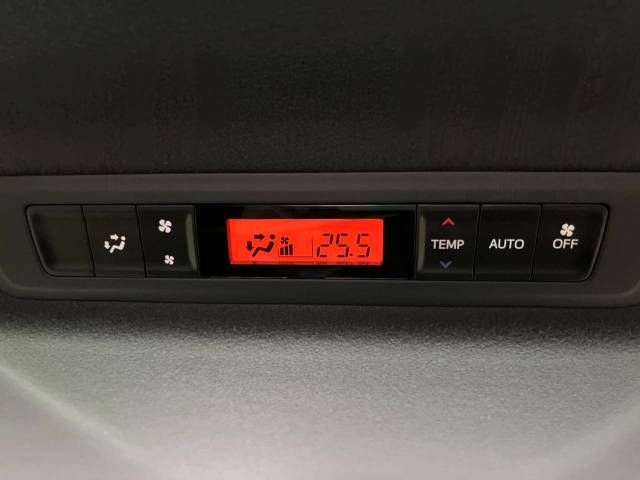 Toyota VOXY 2018-04 10567-4