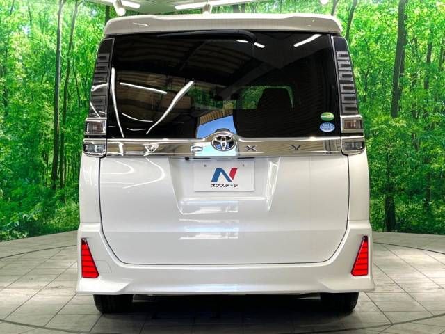 Toyota VOXY 2018-04 10567-15