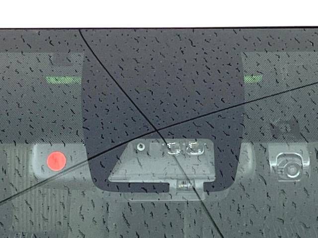 Toyota VOXY 2018-04 10567-3