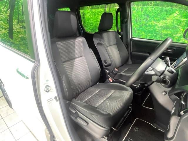 Toyota VOXY 2018-04 10567-7