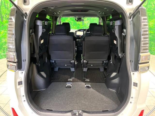 Toyota VOXY 2018-04 10567-10