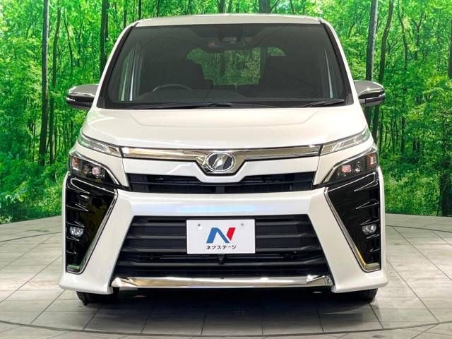 Toyota VOXY 2018-04 10567-14