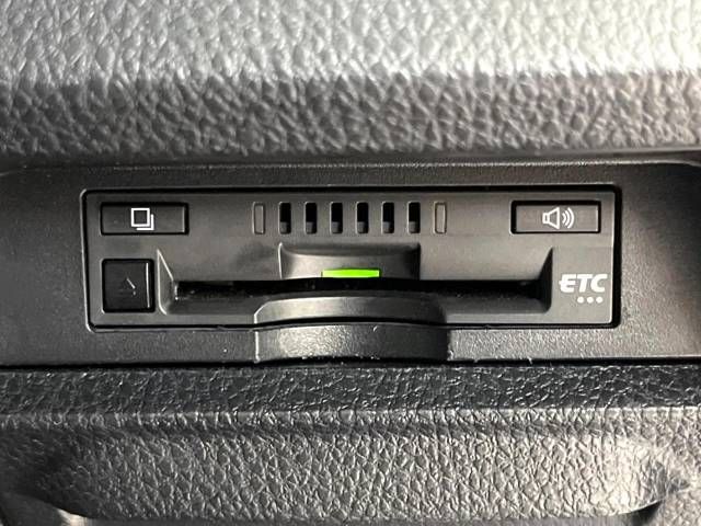 Toyota VOXY 2018-04 10567-6