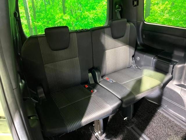 Toyota VOXY 2018-04 10567-9