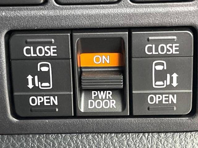 Toyota VOXY 2018-04 10567-5