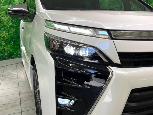 Toyota VOXY 2018-04 10567-12