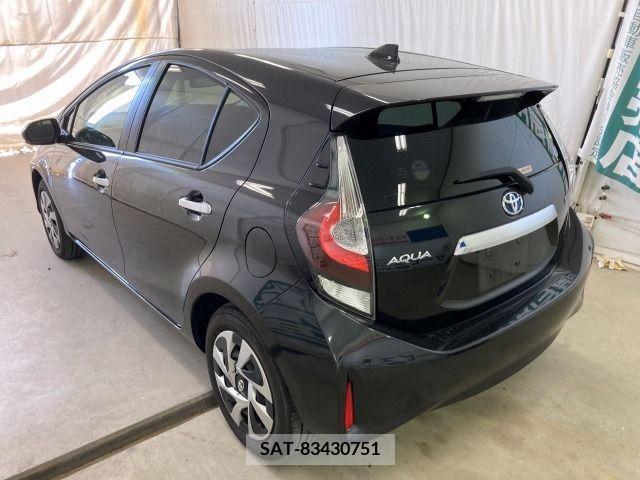 Toyota AQUA 2019-08 356152-2