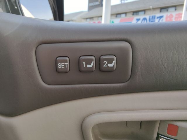 Toyota LAND CRUISER 2000-11 3698-24
