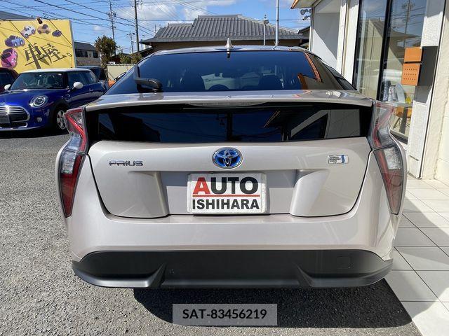 Toyota PRIUS 2016-05 235450-3