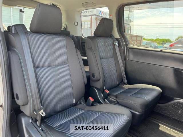 Toyota VOXY 2015-07 321443-11