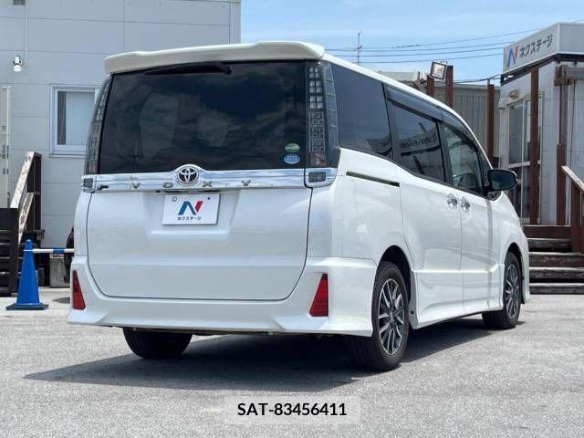 Toyota VOXY 2015-07 321443-19