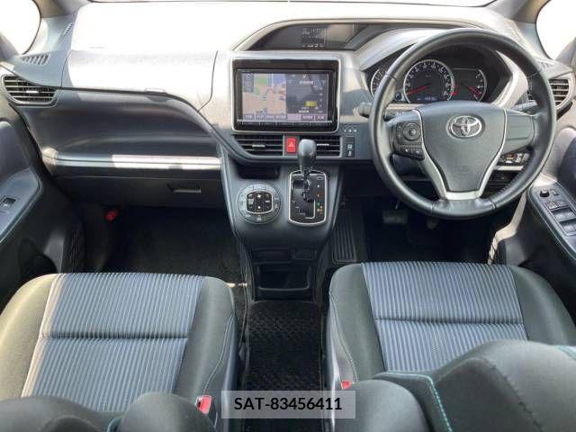 Toyota VOXY 2015-07 321443-1