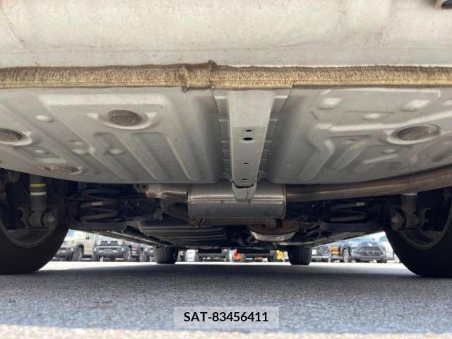 Toyota VOXY 2015-07 321443-9