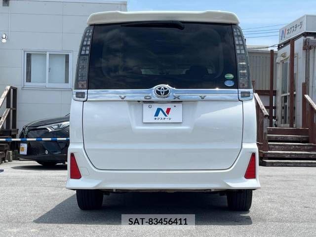 Toyota VOXY 2015-07 321443-18